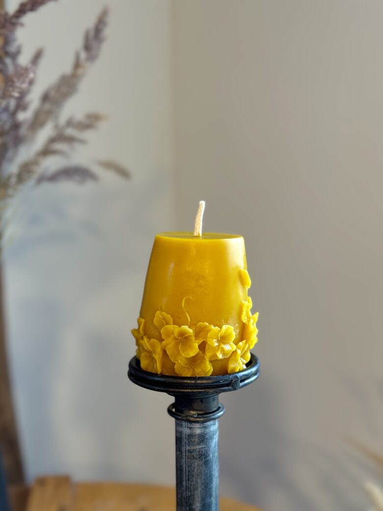 Bišu vaska svece ar ziediem